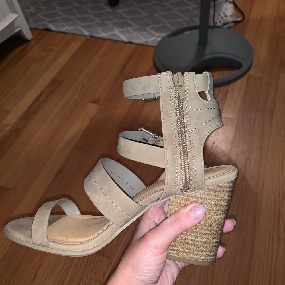 Tan heels